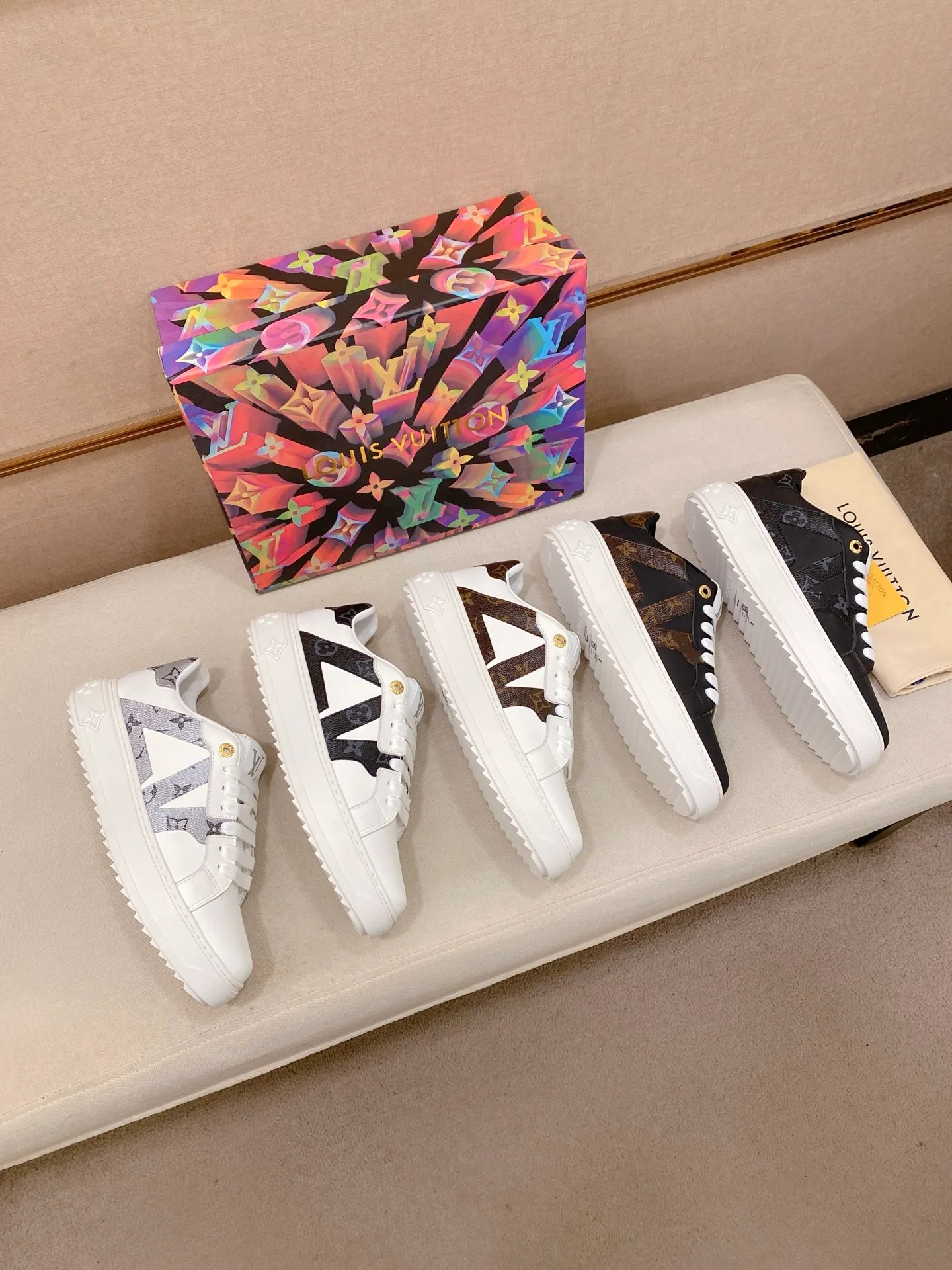Men's shoes💰: 540💰(Niuli: full package) louis vuitton (Louis Vuitton/lv) top 🔍🔍 new models are on sale at the same time at the counter. The upper 🇮🇹 is imported from Italy, first-layer cowhide, and the lining is fully imported cowhide. 💪💪, completely 1⃣️ to 1 ⃣️Re-engraved🇮🇹💪💪, ⚠Sole: The original sole is specially provided by the original factory, the exclusive movable molded sole is super comfortable, ⚠The original factory follows the order, 🔍🔍high quality, you can enter and exit the counter at will, welcome to compare⚠. Code number:38-44